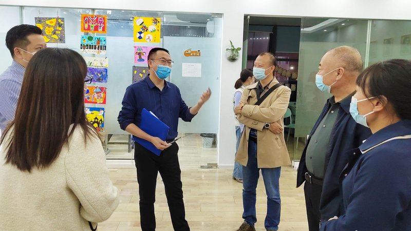 小标题：职场竞争加剧，短期培训应运而生